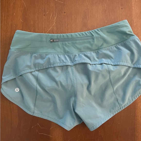 LULULEMON SPEED UP 2.5 INCH SHORTS - Picture 2 of 2